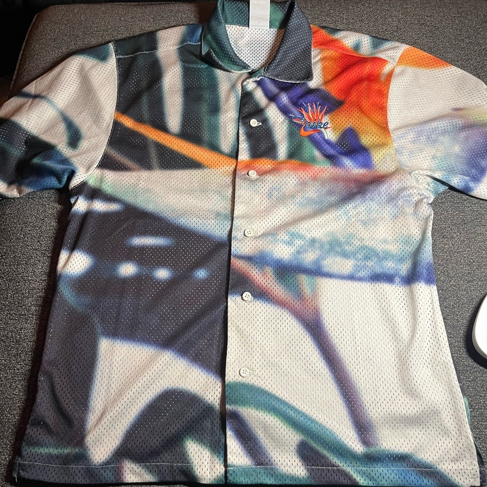 Nike Dri-Fit Hawaiian Shirt Button Up Mesh Spellout Swoosh Logo Sz M